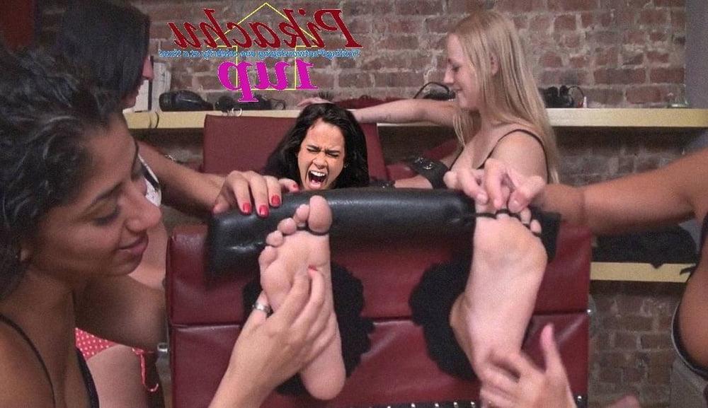 25P WWE Divas and Celebs Feet and Tickles Edits
