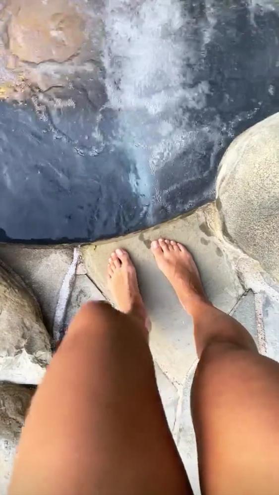 22P Rita Ora's feet mmmmmm