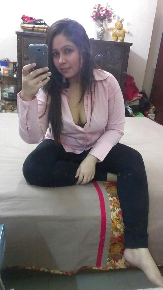 15P Desi Chubby Delhi Girl Show Nude #7