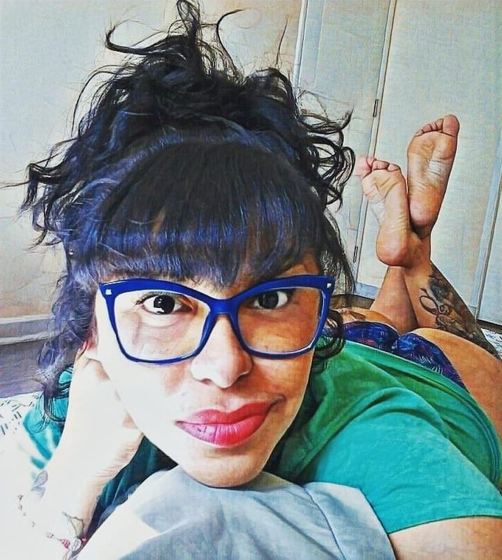 25P bare feet 2
