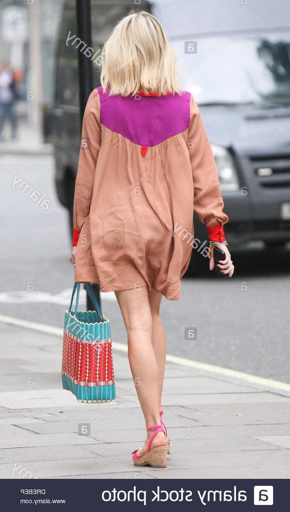25P Fearne Cotton's pretty feet - mega gallery