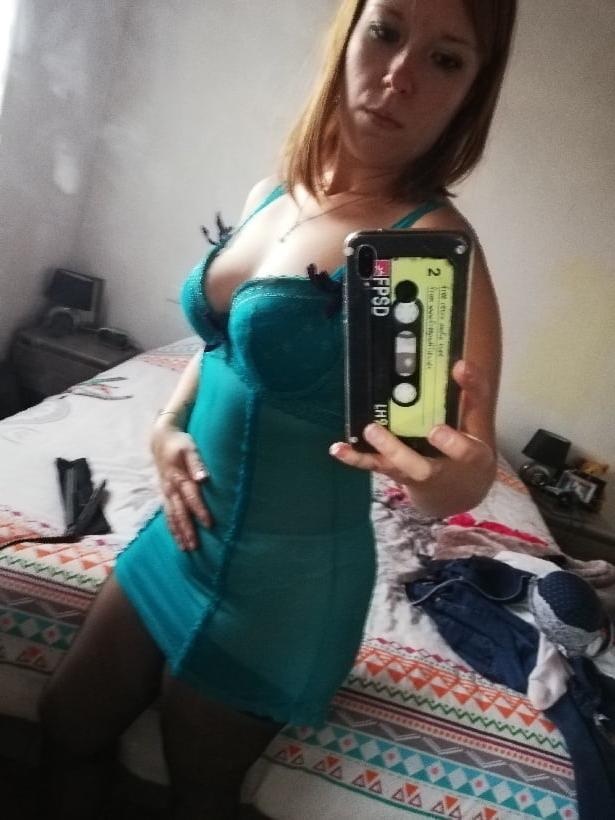 21P CORLINE 32 Y FRENCH BITCH FROM CLERMONT FERRANT