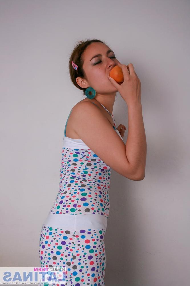 6P Cute Amateur Latina Teen Gracia shows her tits