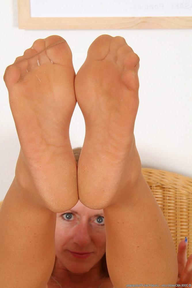25P MATURE FEET 4