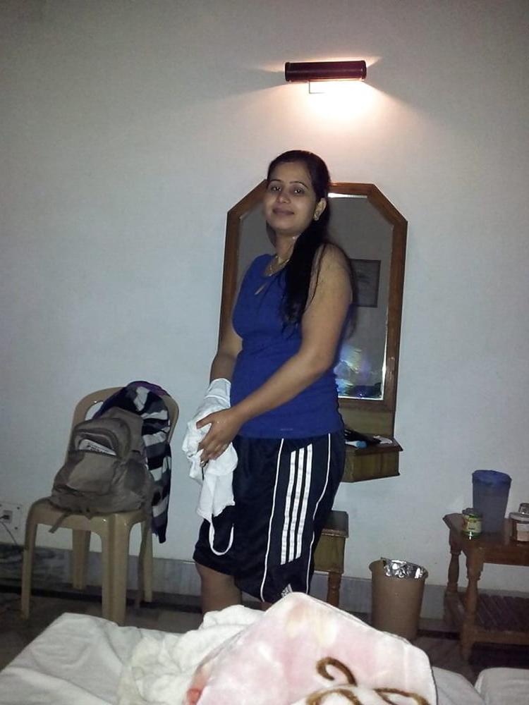 21P Hot aunty