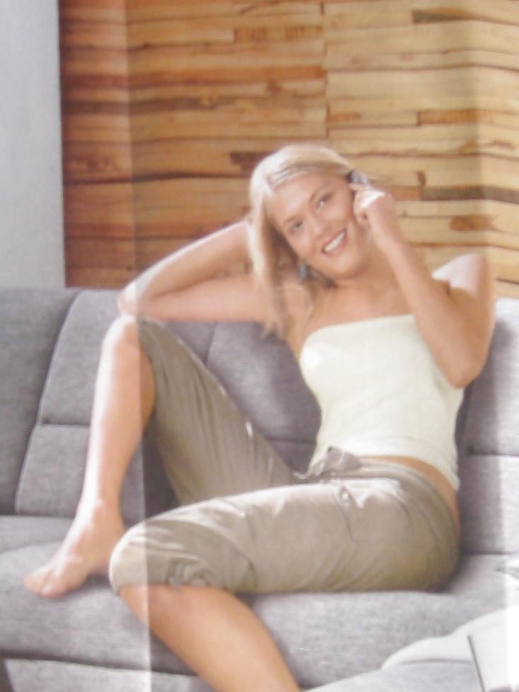15P Nude female feet I found