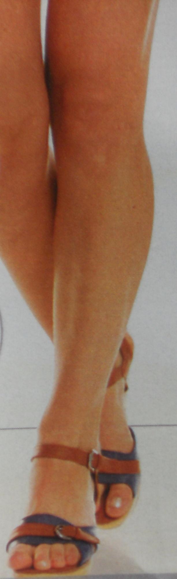 15P Nude female feet I found