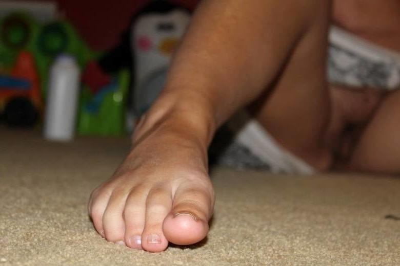 25P feet and nylon 24