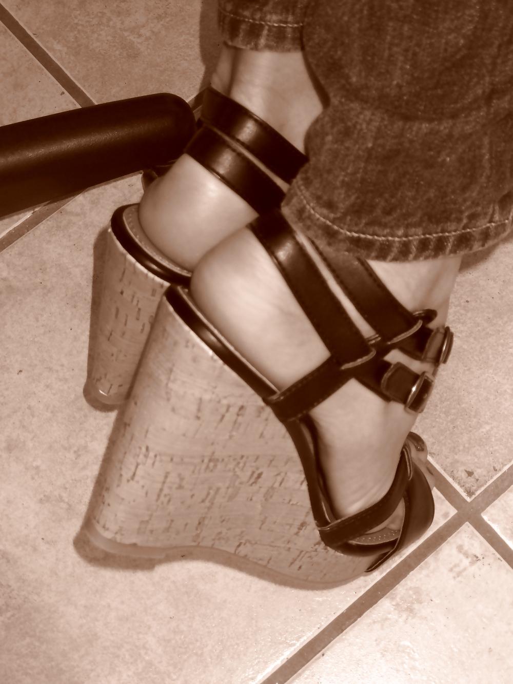 20P Girls feet in wedges heels