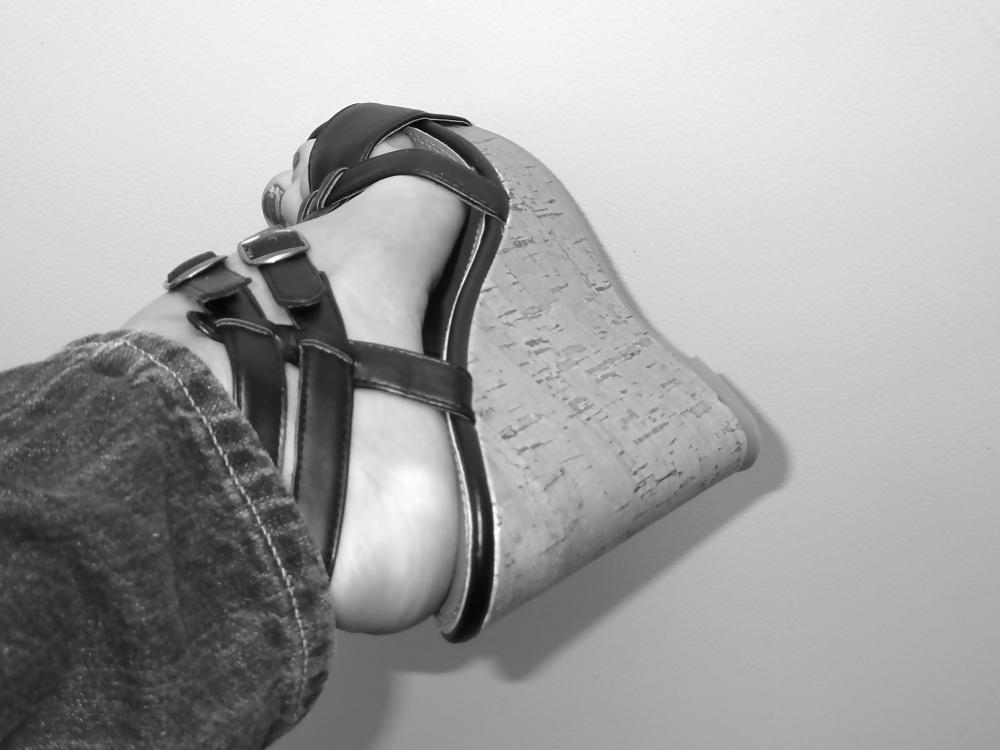 20P Girls feet in wedges heels