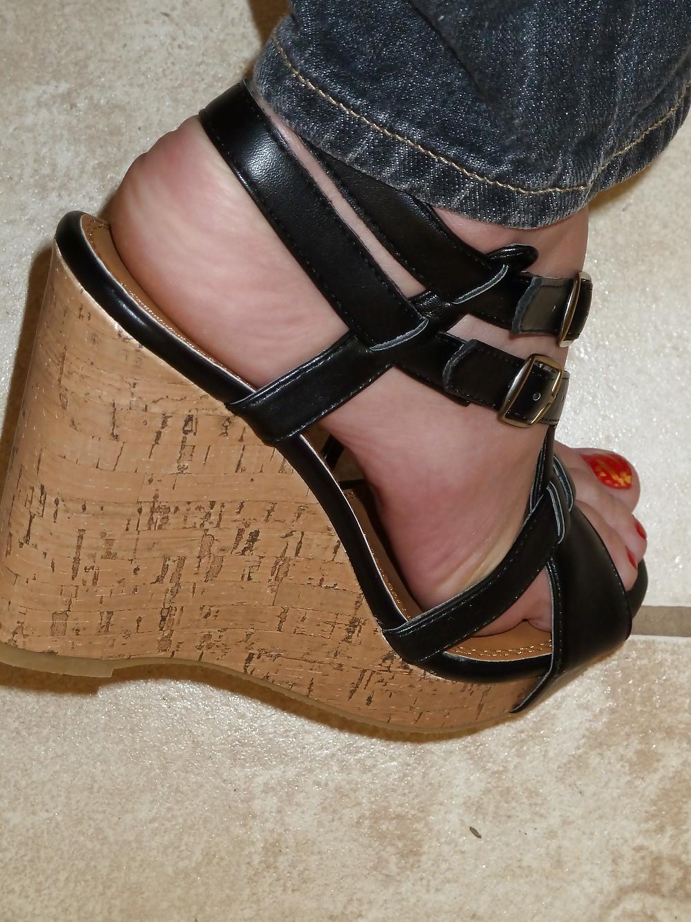 20P Girls feet in wedges heels