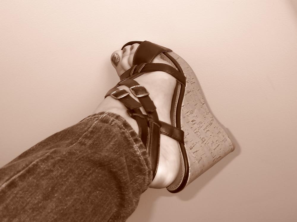 20P Girls feet in wedges heels