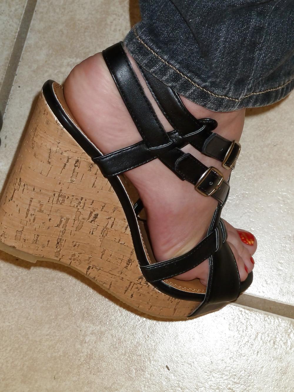 20P Girls feet in wedges heels
