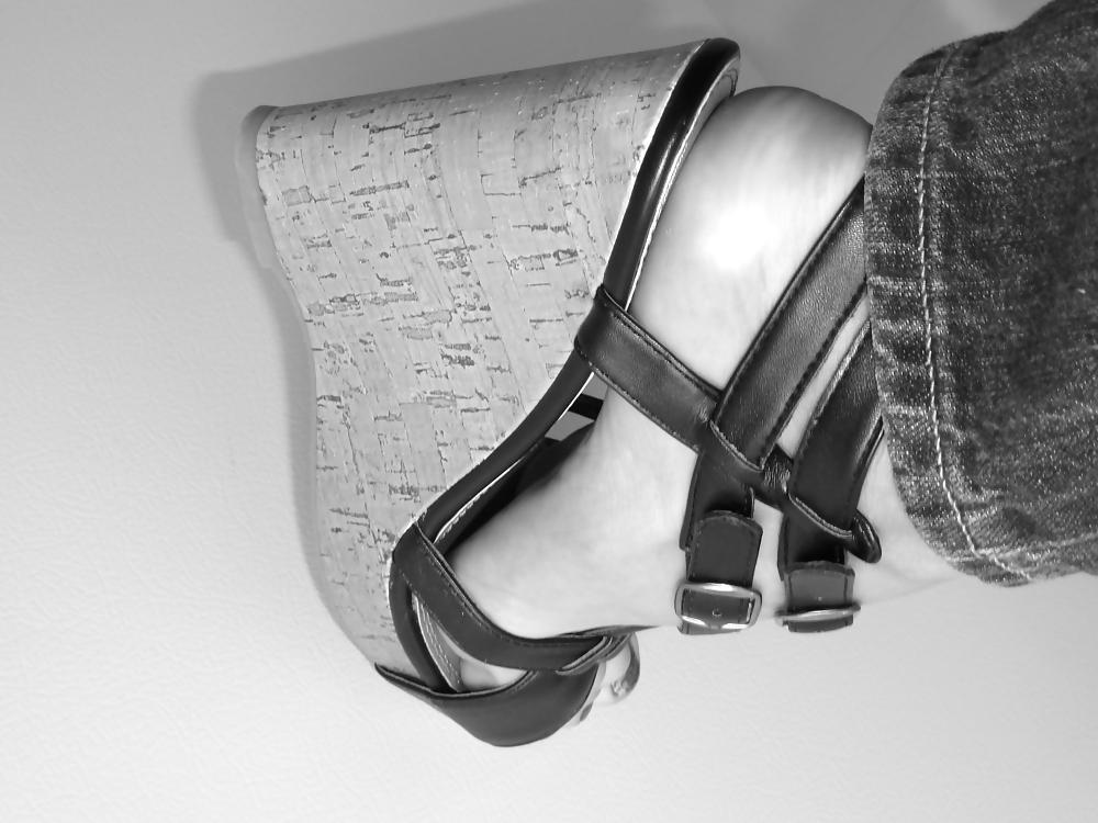 20P Girls feet in wedges heels
