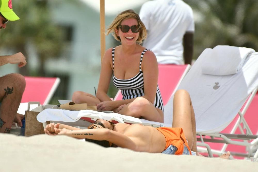 25P Kristen Doute oben ohne Miami Juni 2019