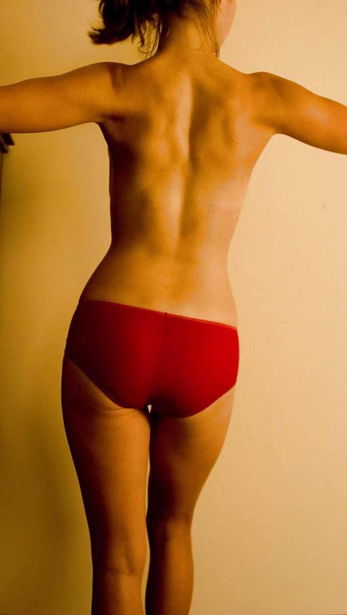 25P Muscular female body