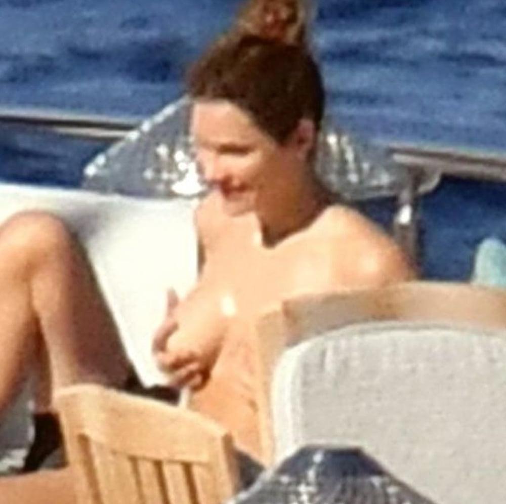 19P Katharine McPhee topless Capri jul 2019