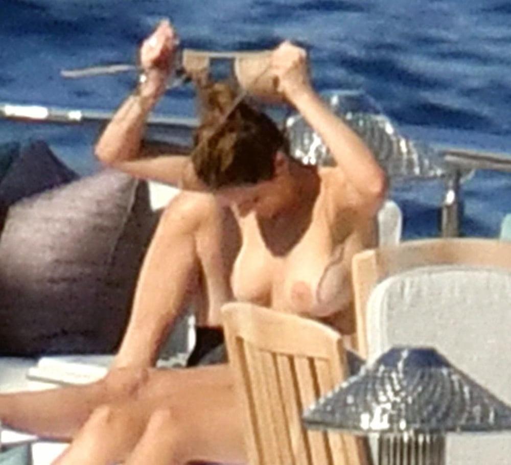 19P Katharine McPhee topless Capri jul 2019