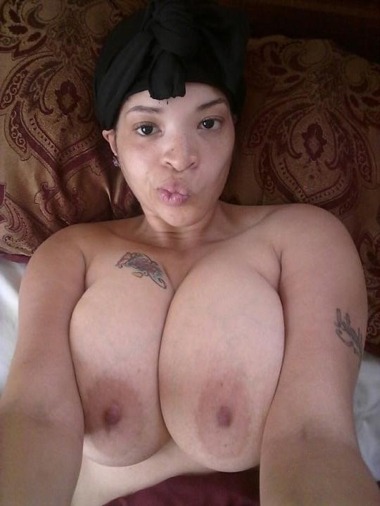 24P THIS BITCH TAKING A SELFIE V6