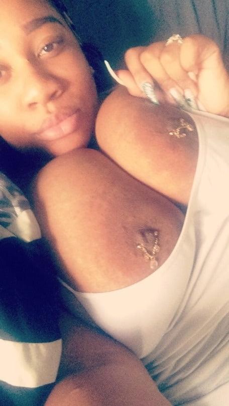 24P THIS BITCH TAKING A SELFIE V6
