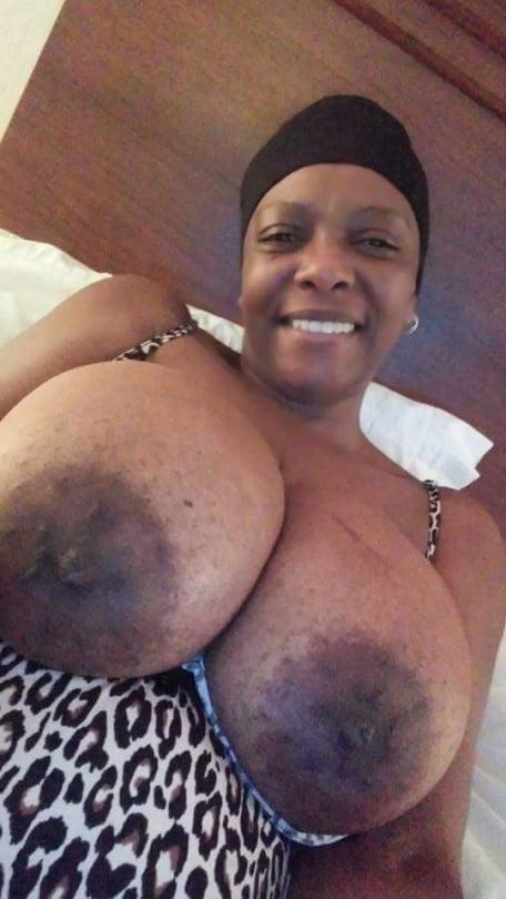 24P THIS BITCH TAKING A SELFIE V6