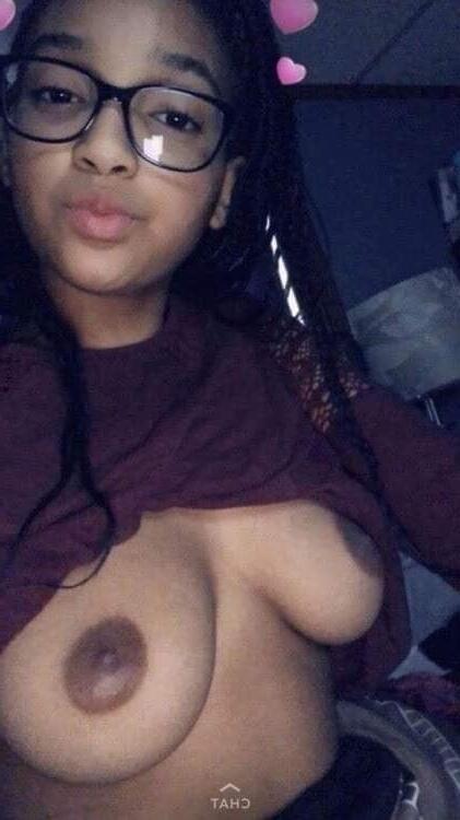 24P THIS BITCH TAKING A SELFIE V6
