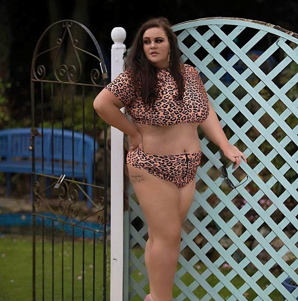 7P Fat White Bitch