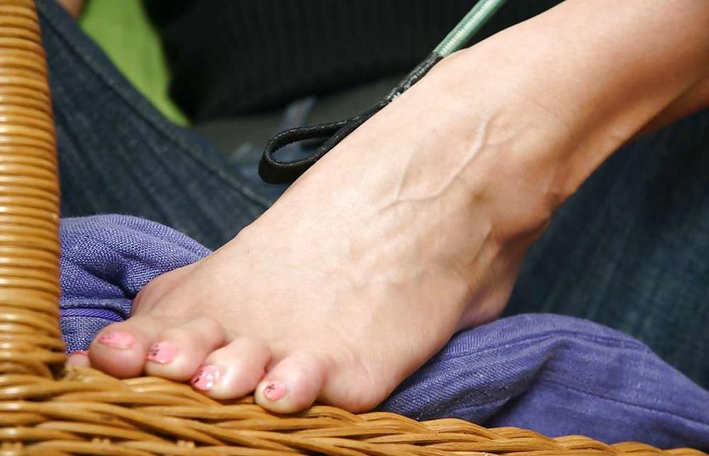 25P Feet 6