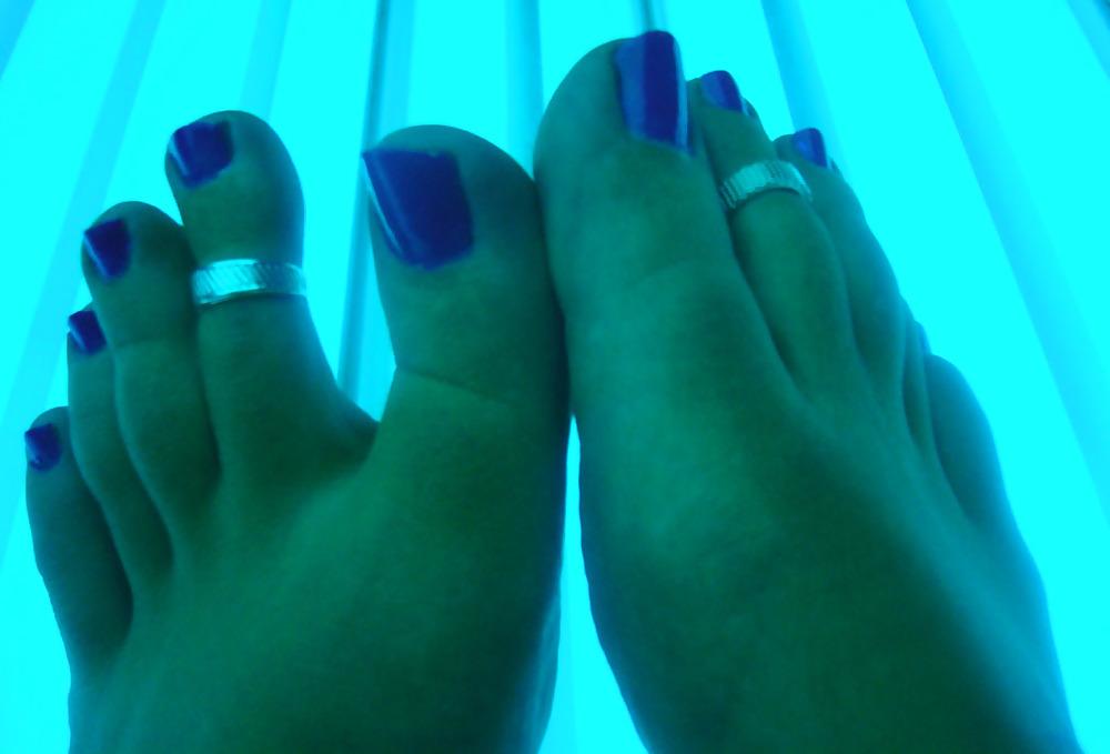 25P Feet 6