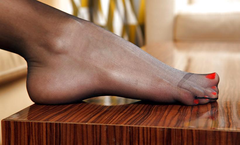 25P Feet 6