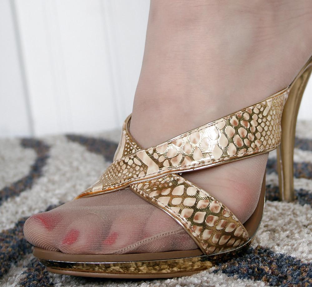 25P Feet 6