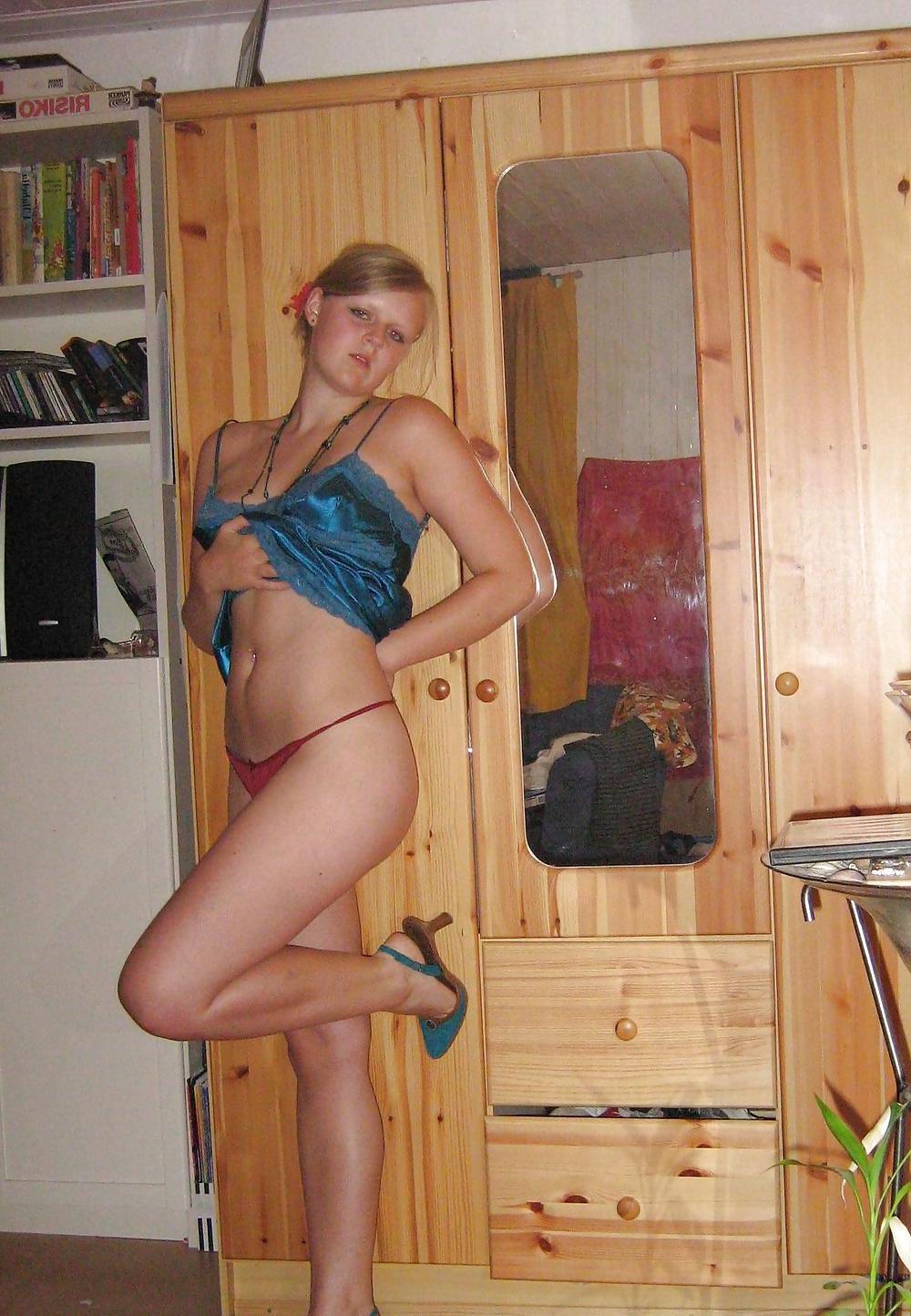 25P Cute little teen strips just for you