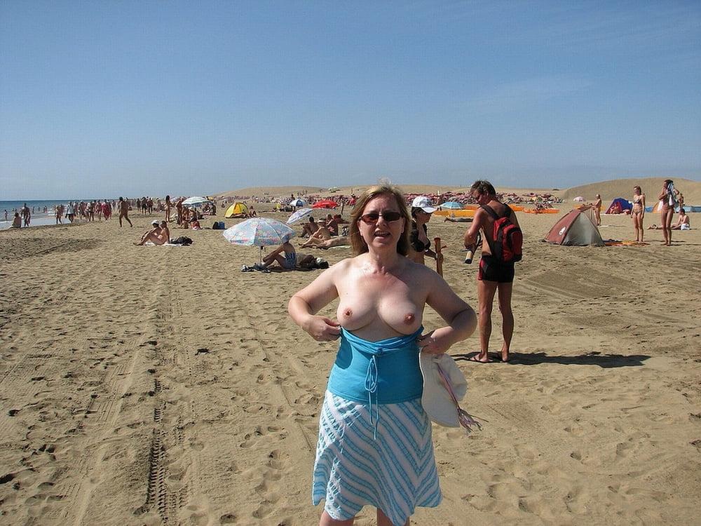 25P Topless 259