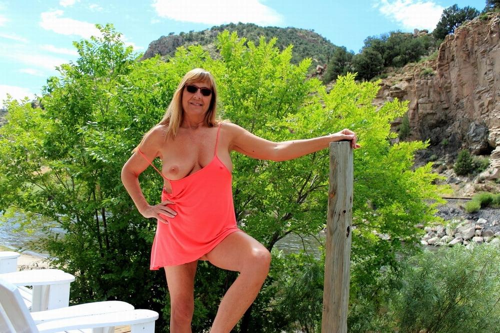 25P Topless 259