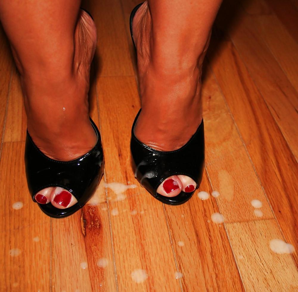 25P Mature feet in high heels