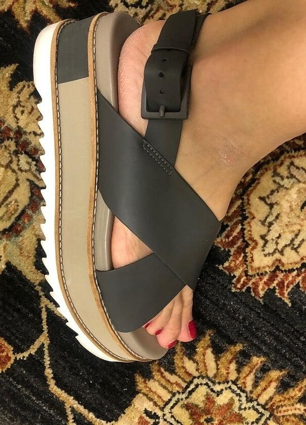 25P Turkish women's feet, feet fetish, ayak fetisi