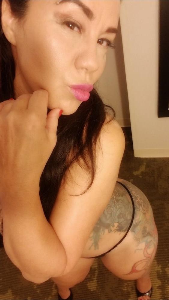 25P Latina Milf Queen Rouge Pt 4