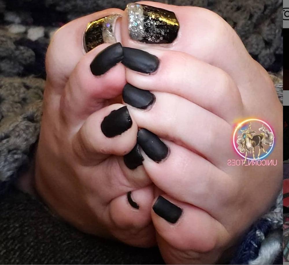 25P Legs, Feet &amp; Stockings 82