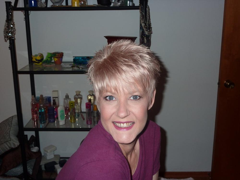 25P 3. NY hairdresser poses, Amy