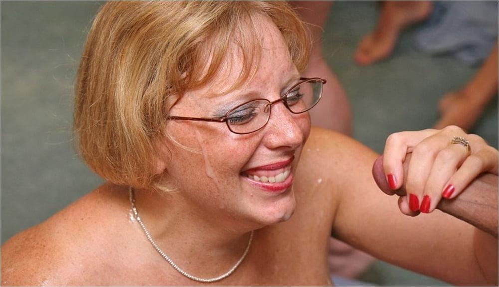 23P Women Wearing Glasses Facials 006