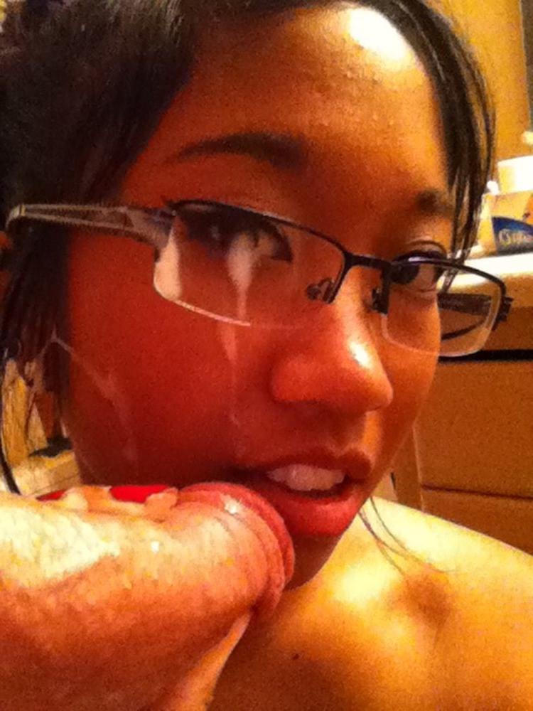 23P Women Wearing Glasses Facials 006