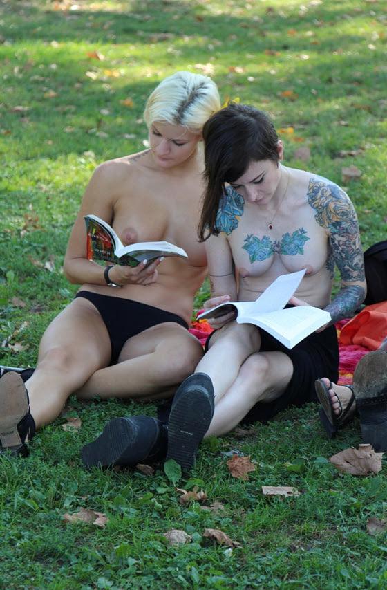 25P Wank Bank Pic Dump 23 – Oben-ohne-Buchleser-Special