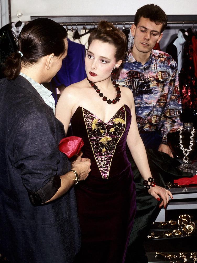 21P classic magazine #884 - shopping for a fuck