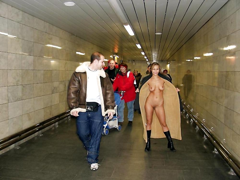 25P GIRLS NAKED IN PUBLIC