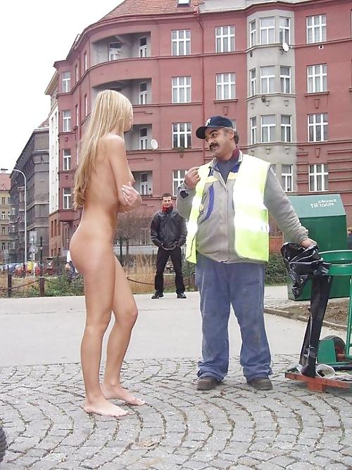 25P GIRLS NAKED IN PUBLIC