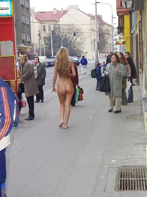 25P GIRLS NAKED IN PUBLIC