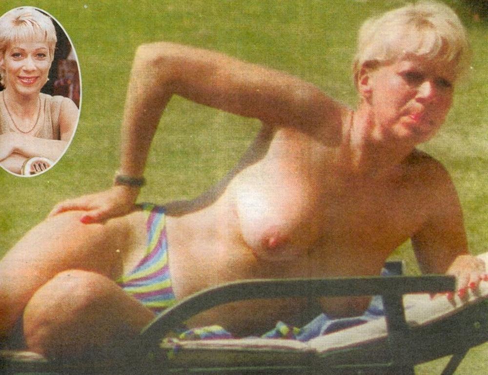 25P Wank Bank Pic Dump 18 - Topless &amp; Famous