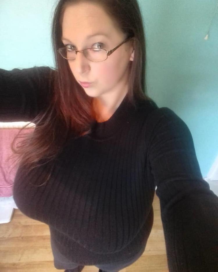 20P Big Tit Amateur #32 (Monster Hangers)