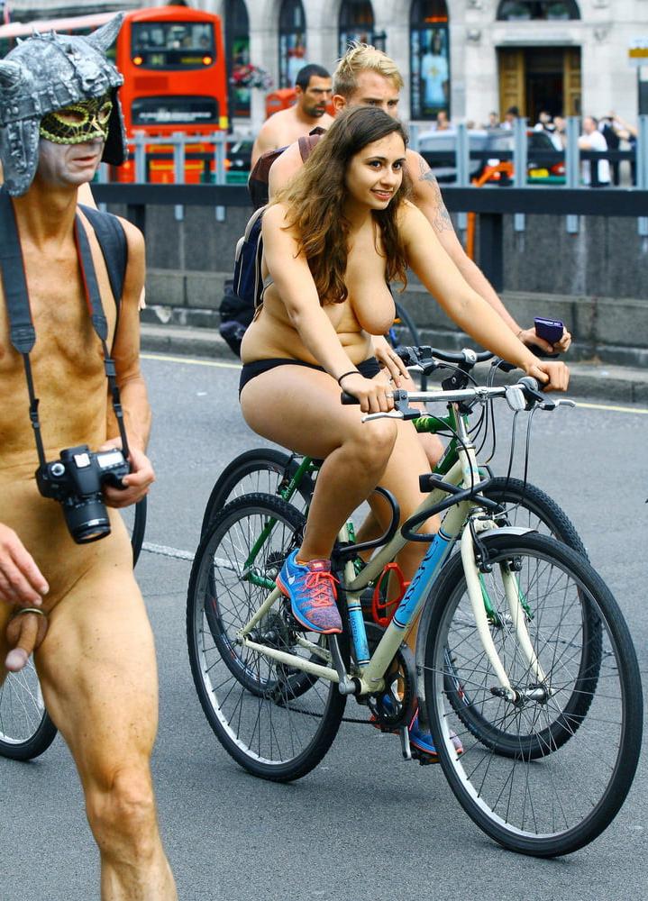 25P Topless Brunette 2016 London wnbr world naked bike ride