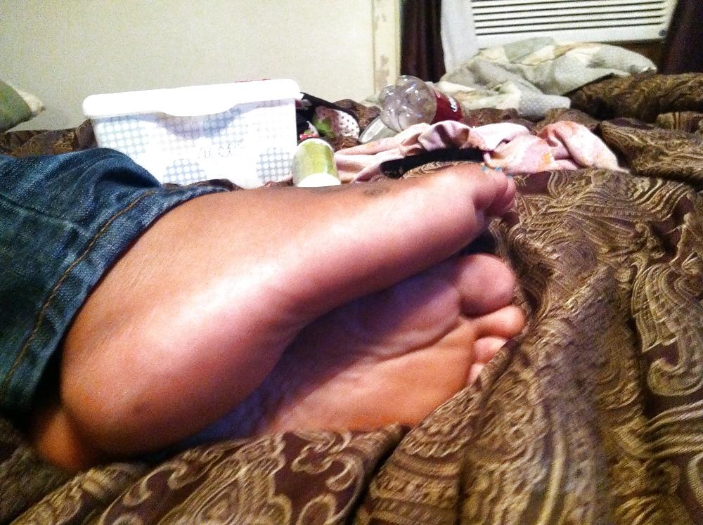 14P Pics of Raven's Toes and Feet